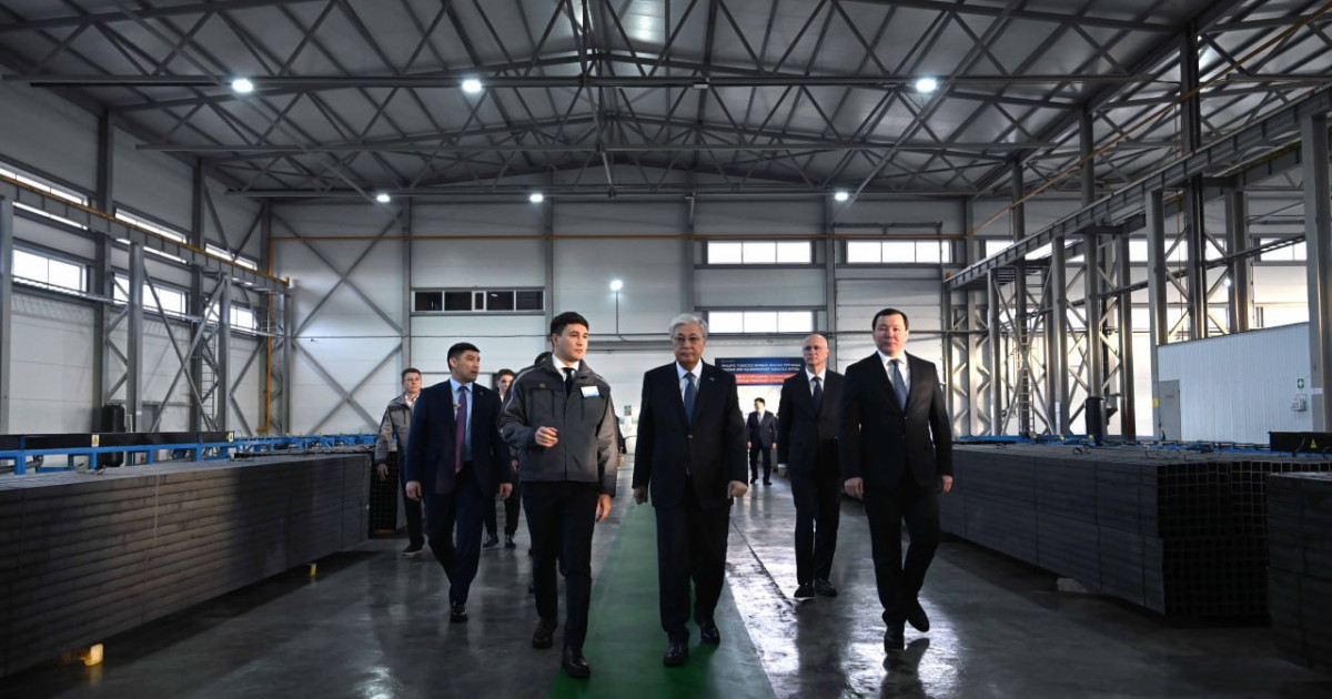 Президент Ақтөбедегі құбыр зауытының жұмысымен танысты