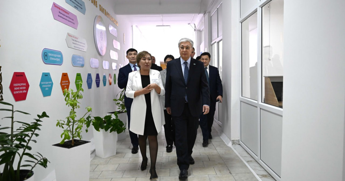 Президент Хромтаудағы мектепке жаңа автобус сыйлады