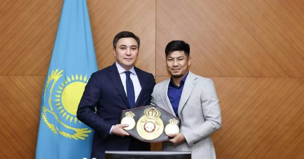 Шымкент әкімі Ғабит Сыздықбеков боксшы Сұлтан Зауырбекпен кездесті