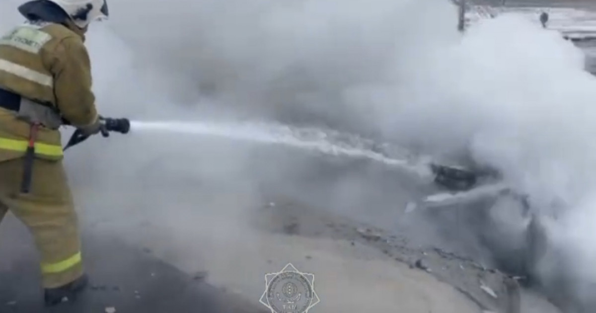 Шымкентте жеңіл көлік өртке оранды (видео)