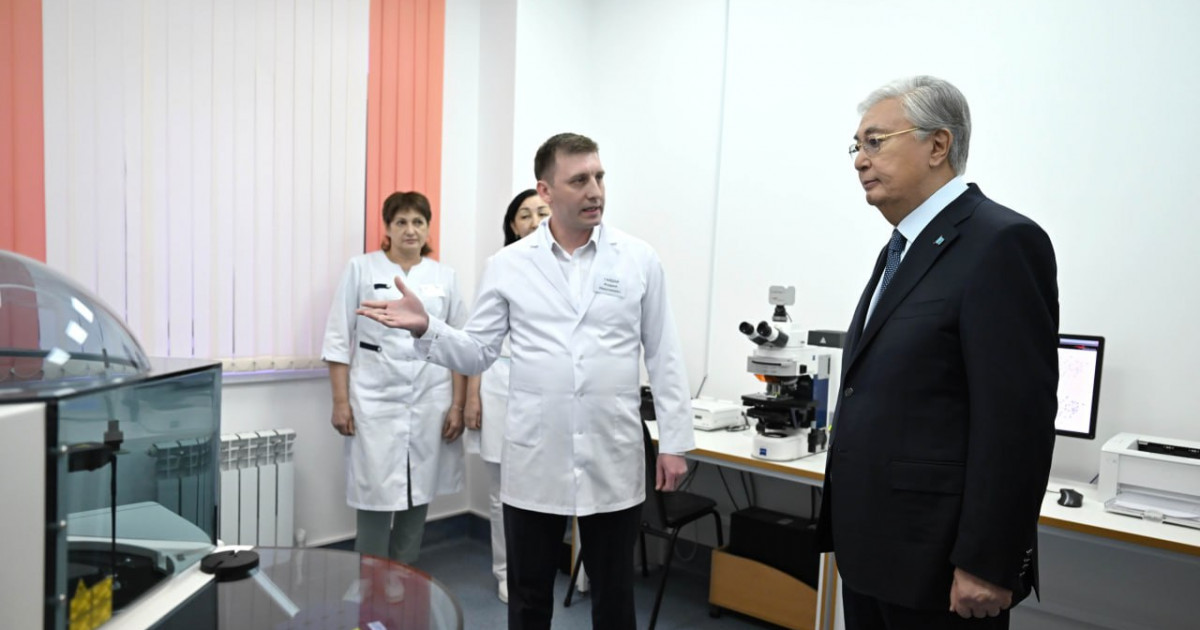 Тоқаев Ақтөбе облыстық перинаталдық орталығының қызметімен танысты