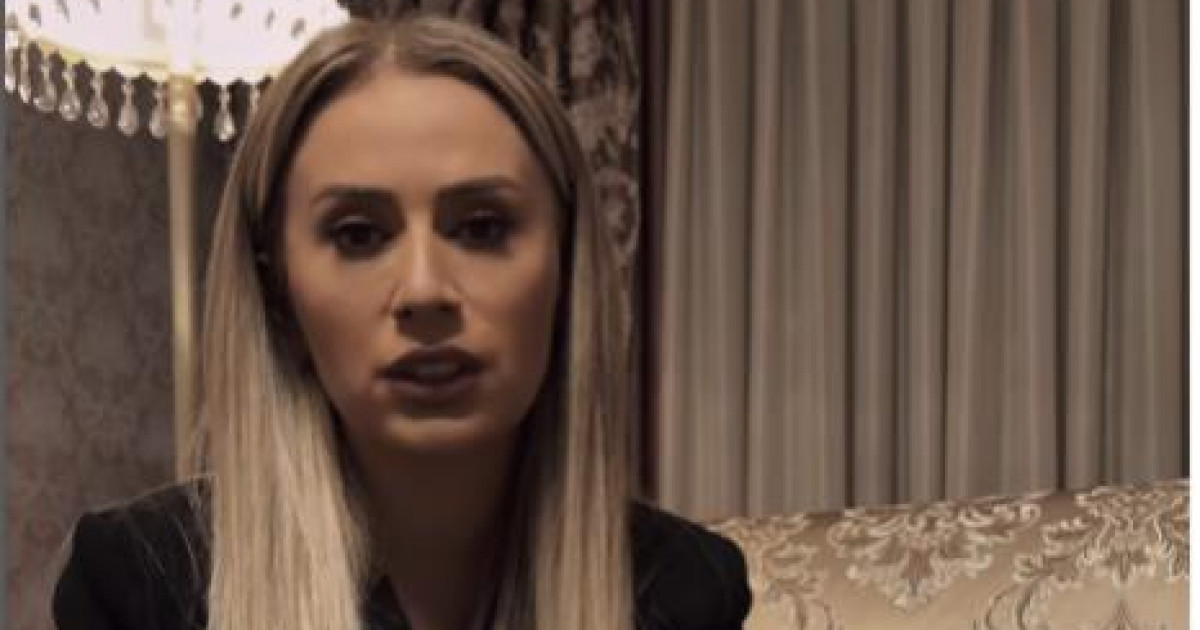 «Ұшақта құрбымның ұлы болды»: әзербайжандық әнші қазақстандықтарға үндеу жасады