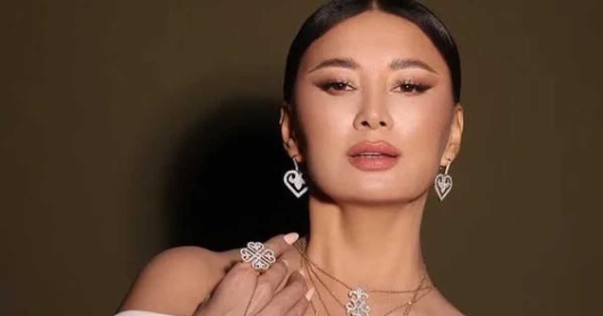 «Жаңа жыл ханшайымы»: әнші Мадина Сәдуақасова сұлулығымен тәнті етті