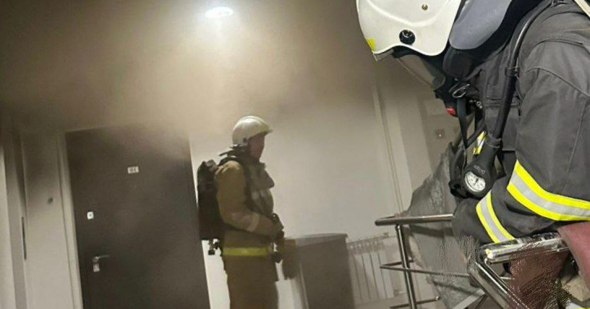 Алматыда он қабатты тұрғын үйде өрт шығып, 14 адам эвакуацияланды