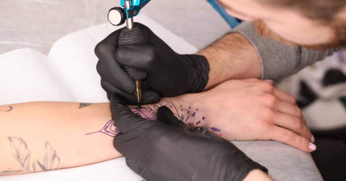 Денесіне тату салдырған адамның намазы қабыл бола ма? – ҚМДБ жаңа пәтуа шығарды