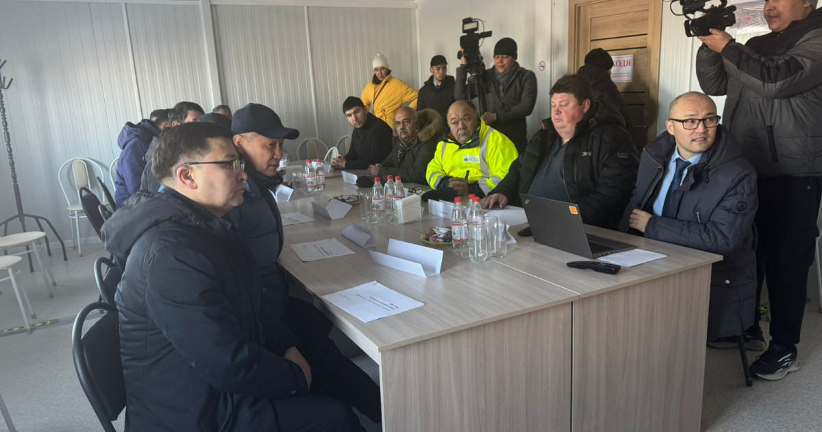 Депутаттар Жаңаөзендегі гибридті электр стансасының құрылысымен танысты