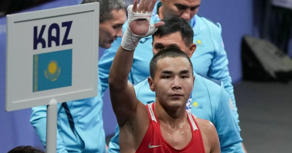 Мұхаммедсабыр Базарбайұлы кәсіпқой бокс кешінде өнер көрсетеді