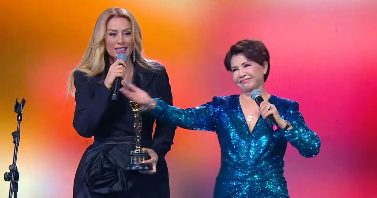 «Тамырымыз бір»: Әзербайжан әншісі Роза Рымбаеваны сынағандарға жауап берді