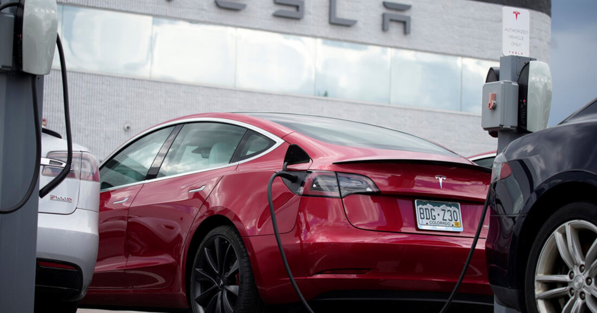Tesla-ның 239 000 көлігінде камераның ақауы табылды, оларды кері қайтарып алмақшы