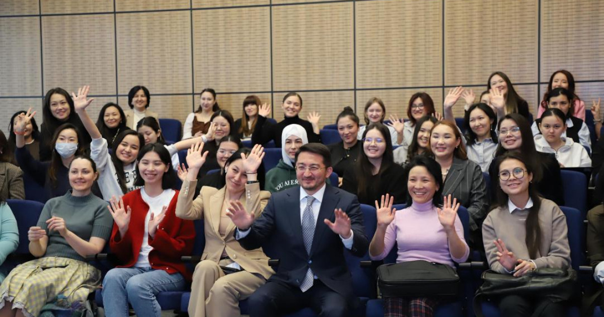 Интернетте анамен бірге анальный порно көру Қазір Қазанда кім жыныстық қатынасты қалайды?