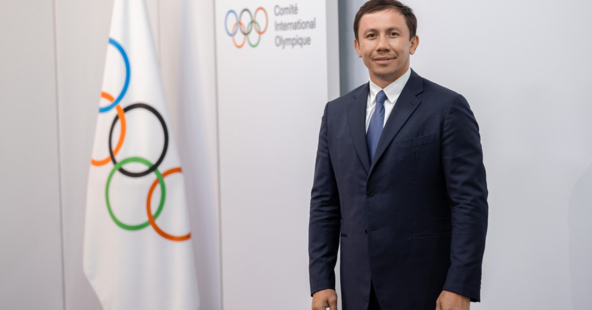Геннадий Головкин төлқұжатын ауыстырды