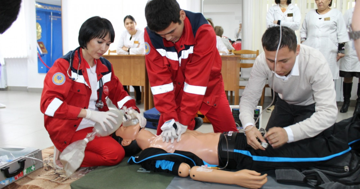 Қамаудағы адамдар медициналық көмекпен қалай қамтамасыз етіледі?