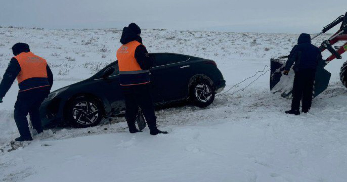 Қарағанды облысында қар құрсауында қалған екі адам құтқарылды