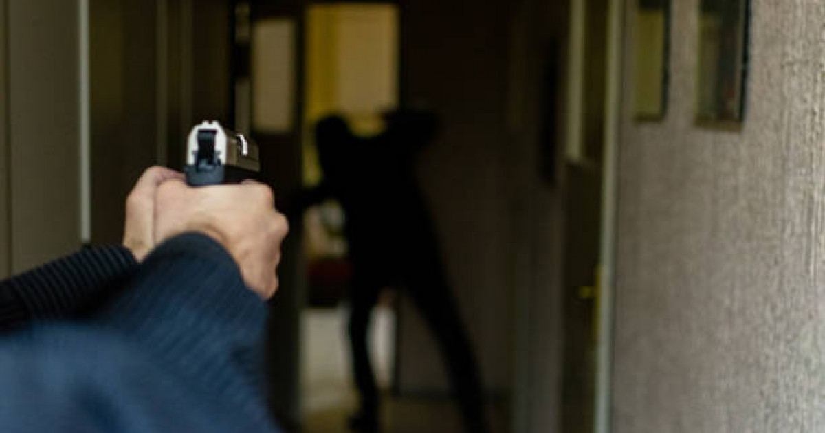 Ақтөбеде полицей қызметтік қаруынан танысына оқ атқан