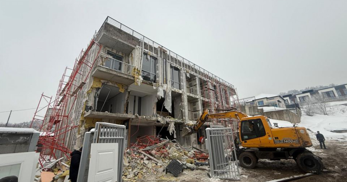 Алматыда заңсыз салынған үш қабатты нысан бұзылады