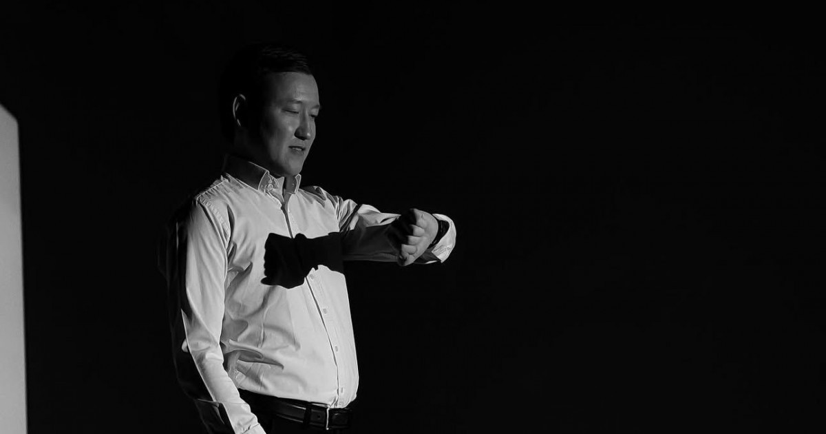 «Бәріміздің қабырғамыз қайысып жатыр»: танымал әнші қаза тапты