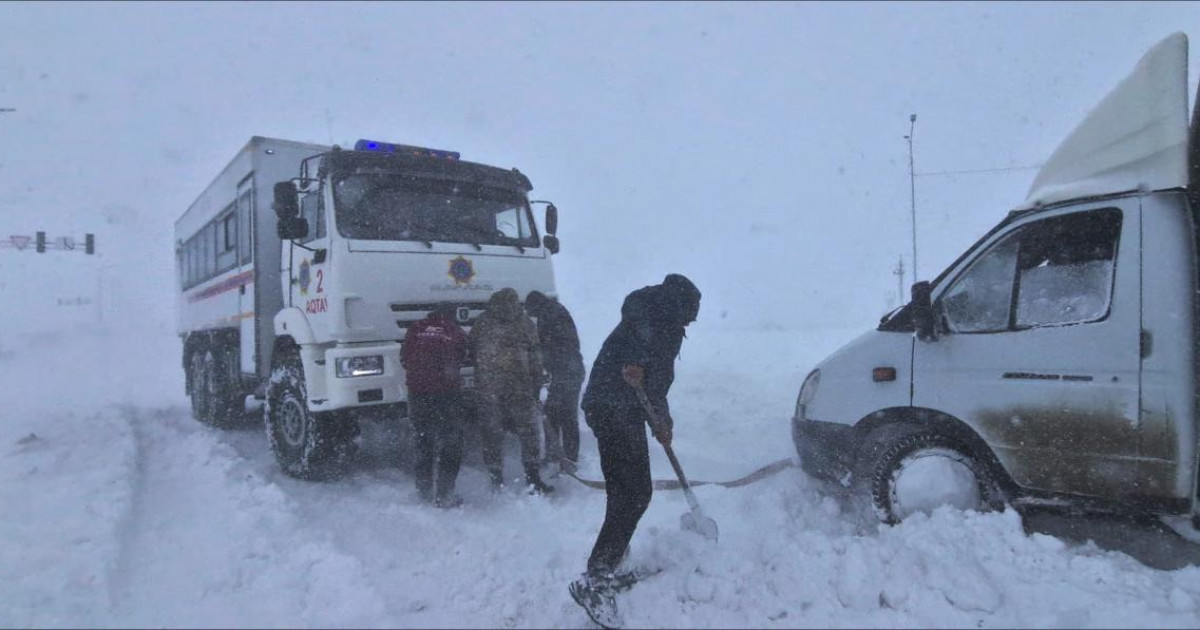 Боран салдарынан көлік қозғалысына шектеу қойылып, балалар онлайн оқитын болды