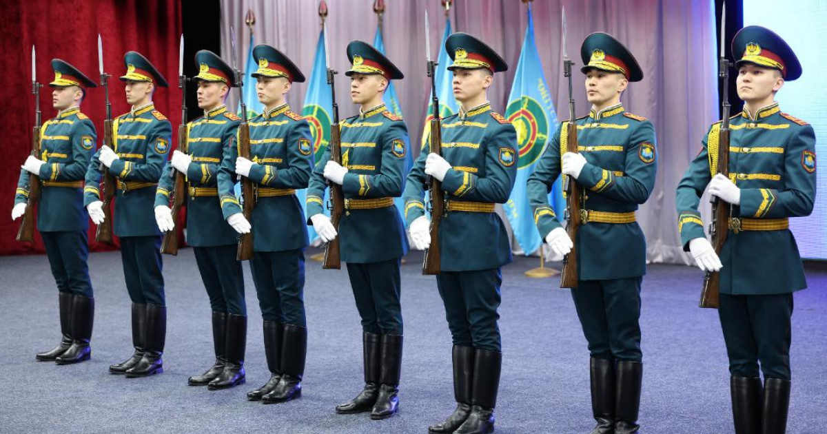Құқықтық тәртіп әскерінің формасында ұлттық ою-өрнектердің  элементтері бар екенін білесіз бе?