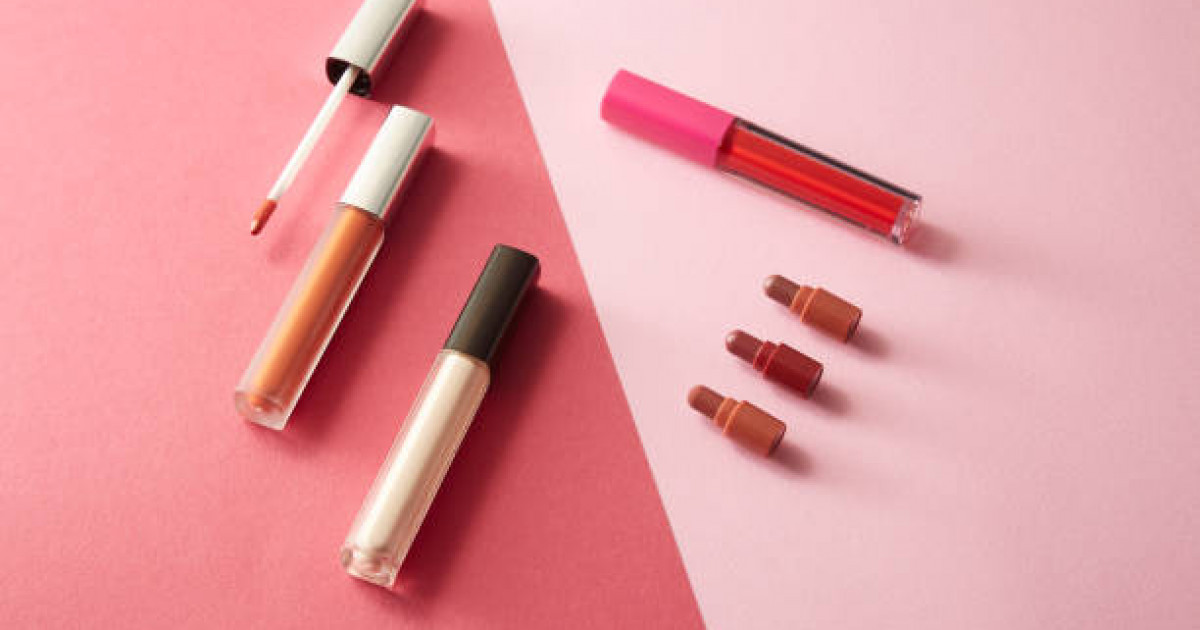 «Ағзаға улы әсер беріп, ауру тудырады»: дәрігер косметиканың зиянын айтты