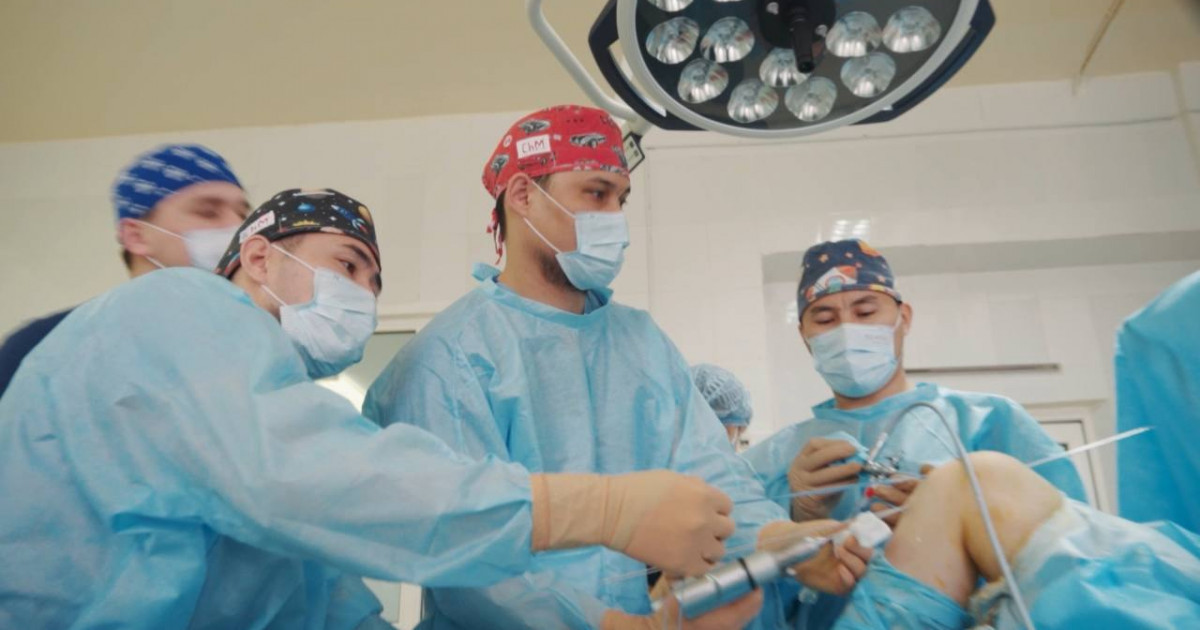 Атырауда бірінші рет артроскопиялық әдіспен 11 жастағы балаға ота жасалды