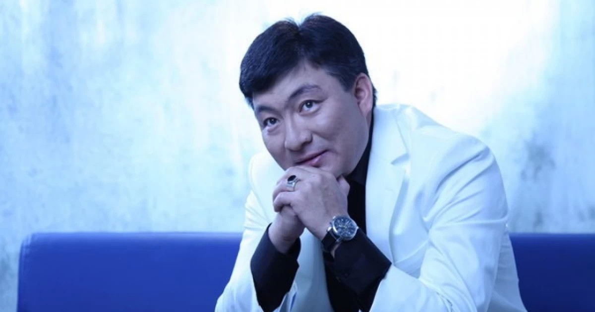 «Бөтен жерде жатпауым керек...»: әнші Тоқтар Серіков екінші әйел алу туралы айтты