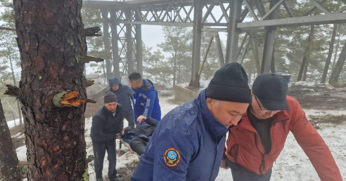 Құтқарушылар тауда оқыс жағдайға ұшыраған адамға көмек көрсетті