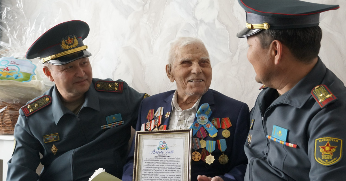 "7-сынып оқығанға дейін анамның жейдесін киіп жүрдім": ҰОС ардагері Иван Шевцов соғыс жылдарындағы қиындықты еске алды