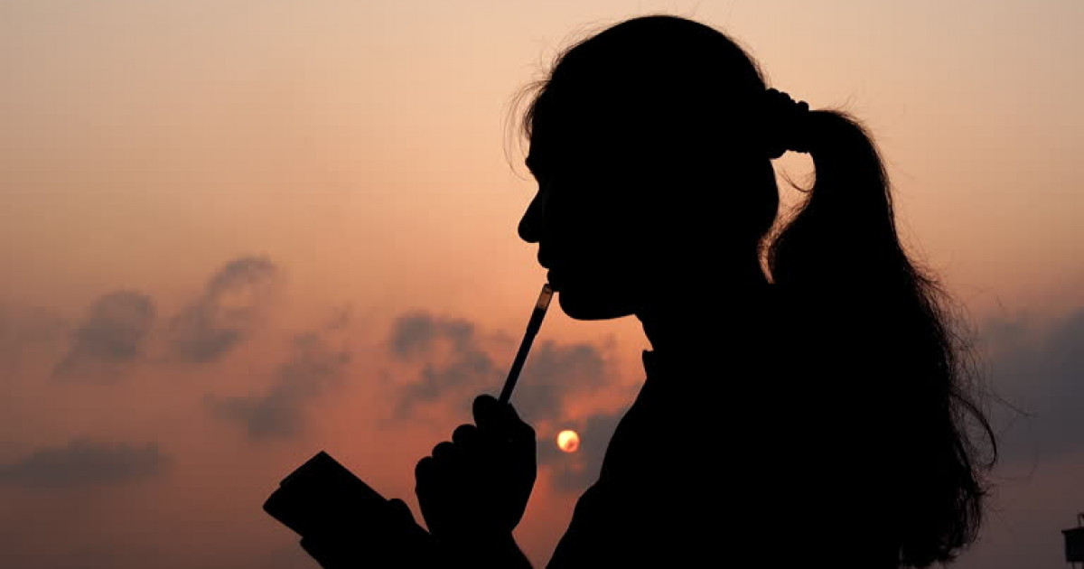 «Жылаңқы өлең жас кезде, әсіресе ақын қыздарда көп болады»: танымал ақын бүгінгі поэзия жайлы пікірін айтты