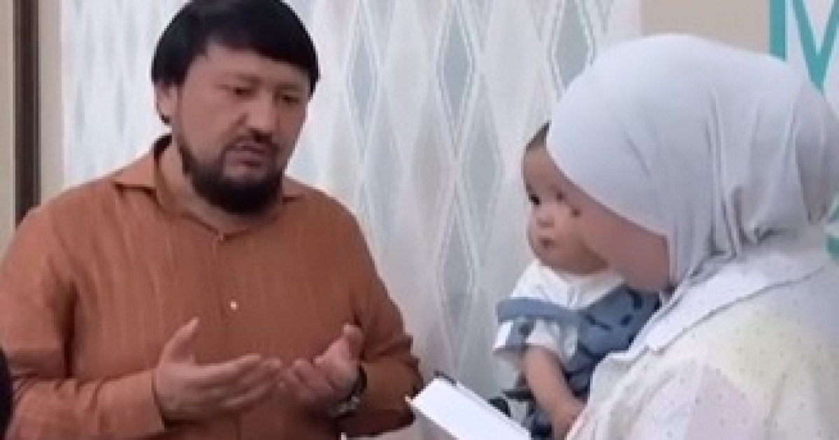 «Нөміріңді айтшы, жалмауыз»: Мұхамеджан Тазабек такси жүргізушісімен жанжалдасқан әйелге бата берді