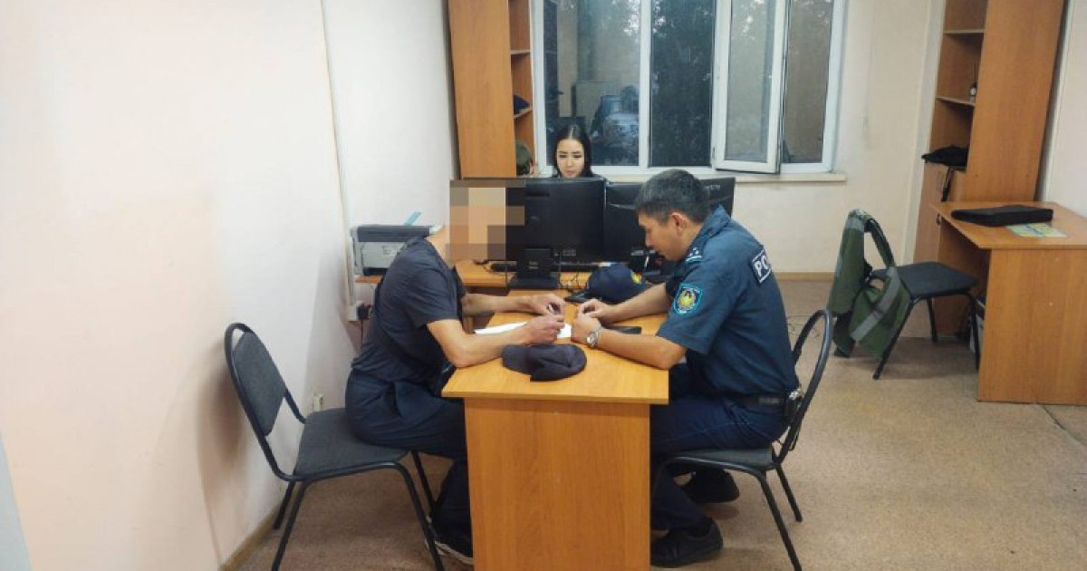 Семейде полиция қоғамдық көлікте бұзақылық жасаған азаматты ұстады