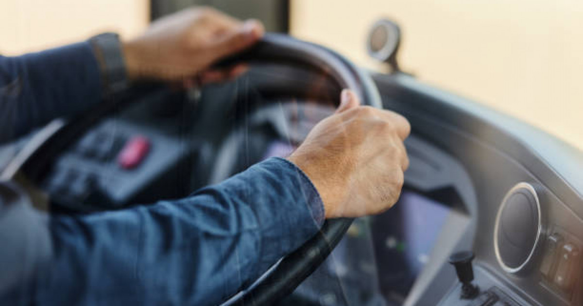 Шымкентте жолаушылар жол ақысын төлеуді өтінген автобус жүргізушісін аяусыз соққыға жыққан