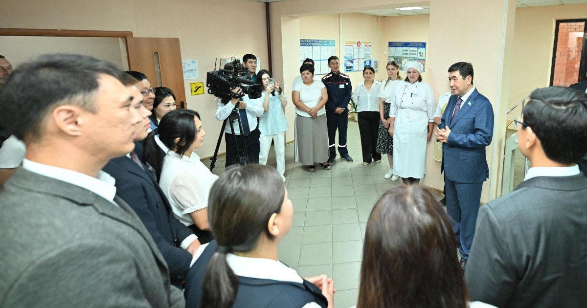 Депутаттар Қарағанды облысының оқытушыларымен колледждерді қолдау туралы сөйлесті