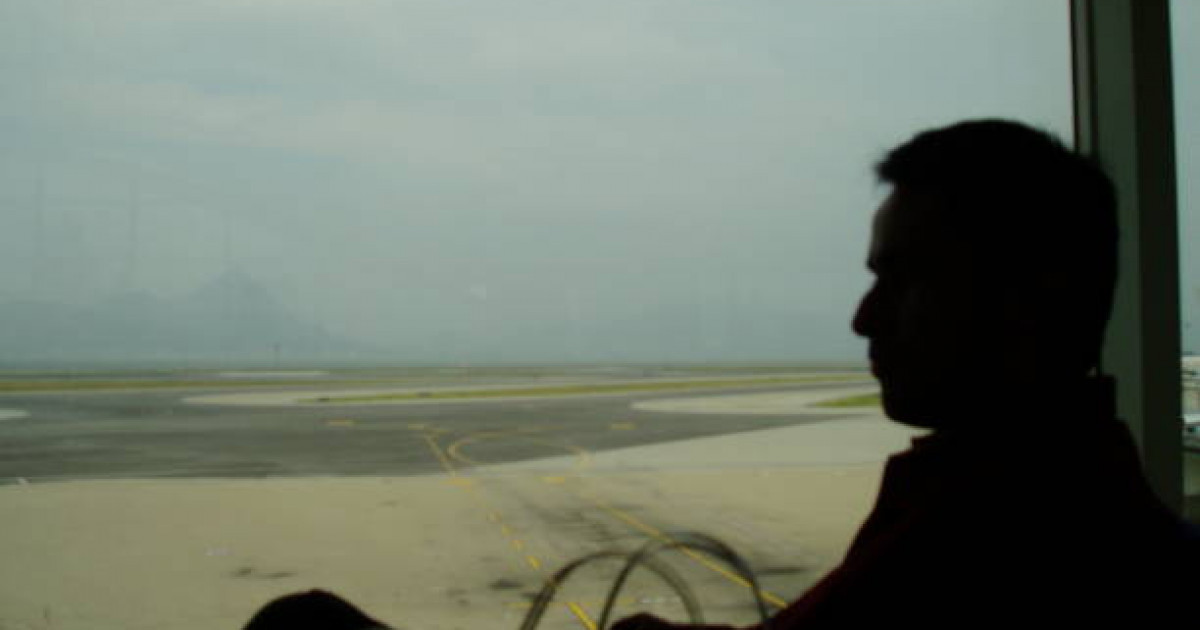 Алматы әуежайында ер адам өзіне қол салмақ болды