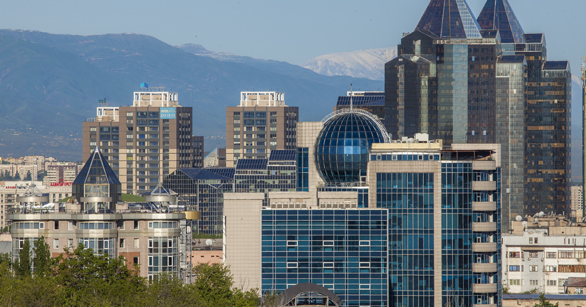 Алматыда жұмыс пен сабақ уақытын өзгерту ұсынылды