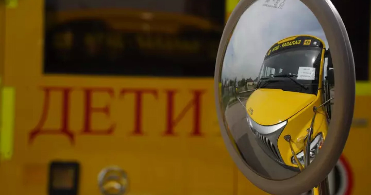 Атырауда автобус жүргізушісі кішкентай баланы қағып кетті