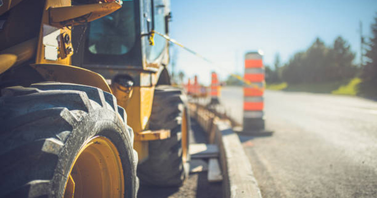 «Біреуі ауруханада, екіншісі көз жұмды»: Астанада жол жөндеп жүрген жұмысшыларды қағып кетті