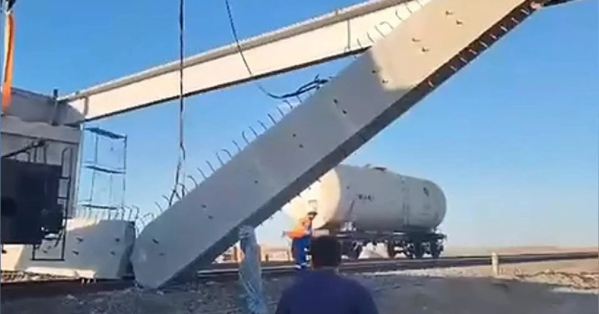 Қарағанды облысында теміржолға алып бағана құлап, бірнеше адам зардап шекті (ВИДЕО)