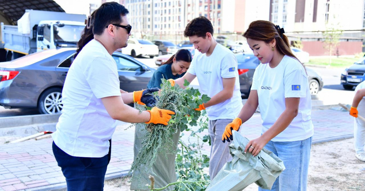 Конституция күніне орай еліміздің барлық өңірінде «Таза бейсенбі» акциясы өтті