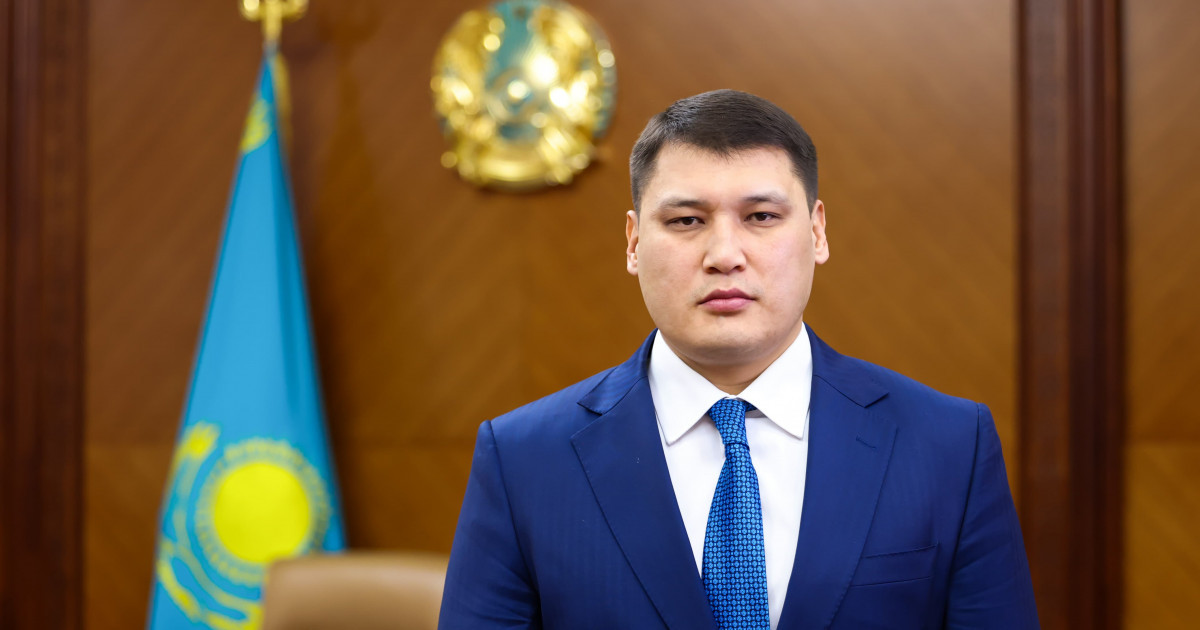 «Мынау түріңмен сенімен жұмыс істей алмаймыз»: Руслан Берденов сотқа онлайн қатысты