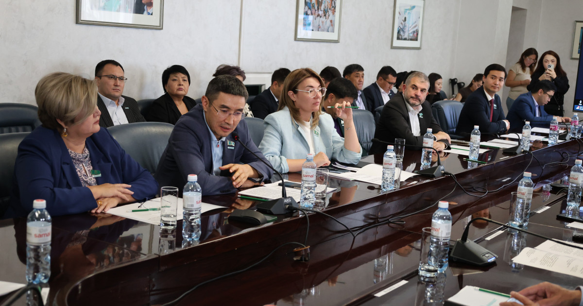 «Цифрландыру – жаңа ұлттық идея»: Алматыдағы «AMANAT» депутаттары Президент Жолдауын талқылады