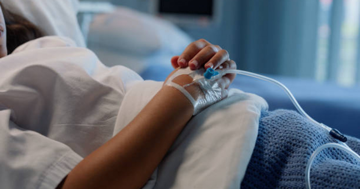 «Дәрігерлер жылдам әрекет еткенде, анам тірі қалар еді»: Ақтөбелік әйел үш ампутациядан кейін қайтыс болды