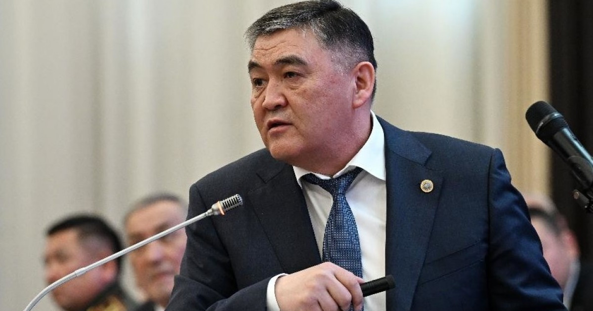 Қырғызстан ҰҚК басшысы қызметкерінің телефонын тартып алып, лақтырып жіберді (видео)