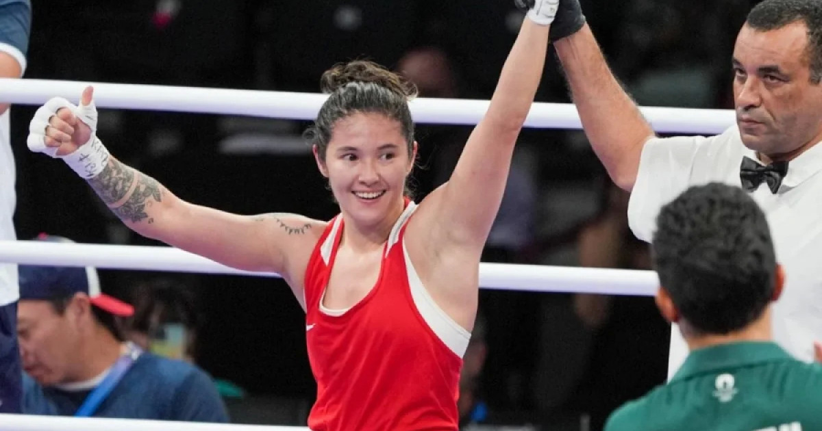 Назым Қызайбай украиналық боксшыны жеңіп, әлем чемпионатының  жартылай финалына шықты