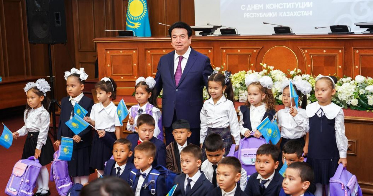 Оқу-ағарту министрі барша қазақстандықты Білім күнімен құттықтады