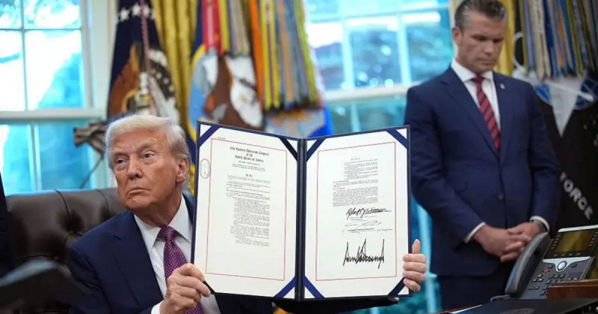 «Соғыс министрлігі деп атаймын»: Дональд Трамп маңызды құжатқа қол қойды