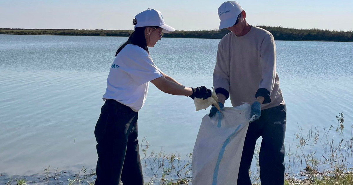 «Таза бейсенбі»: Маңғыстауда бір күнде 150 тонна қоқыс шығарылды