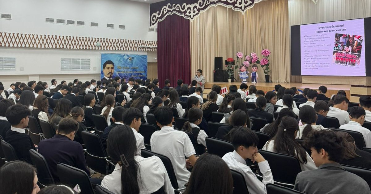 Жетісу университетінің мамандары лудоманияның алдын алу үшін оқушылармен жүздесті