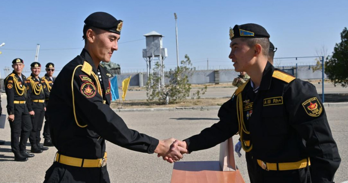 Ақтауда 500-ден аса теңіз жаяу әскері Жауынгерлік тумен қоштасты