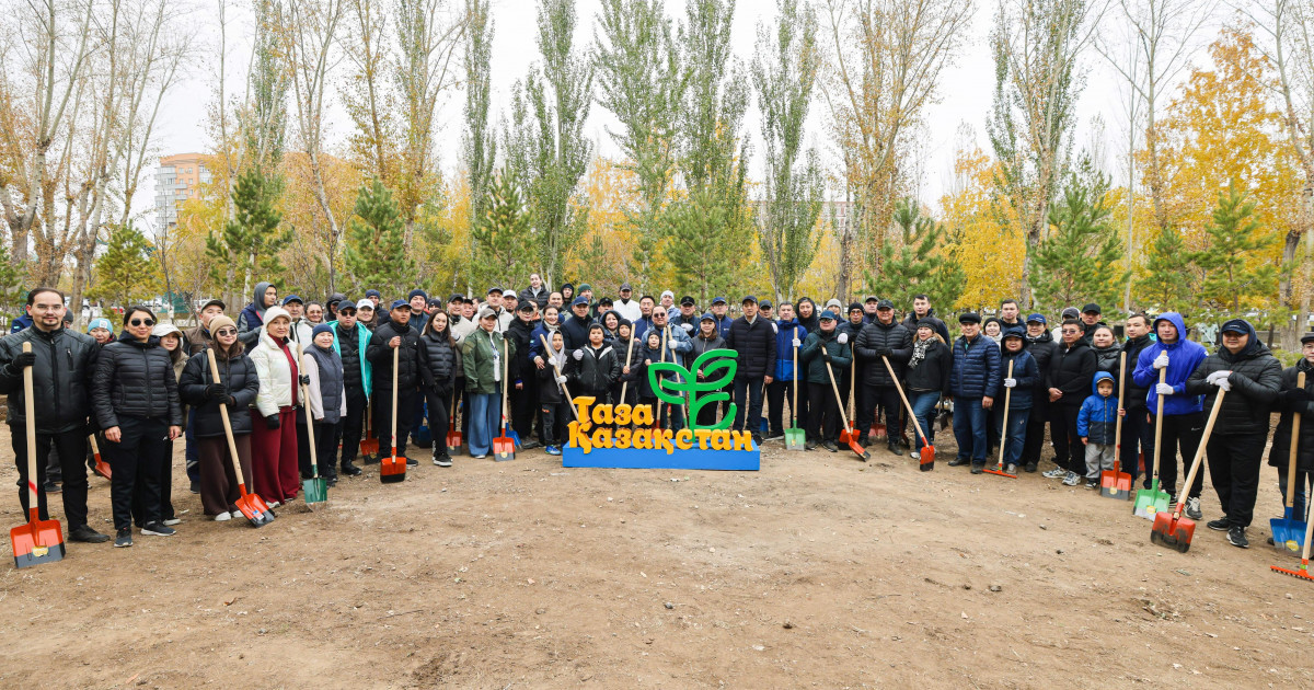 «AMANAT» партиясының мүшелері Астанадағы сенбілікке қатысып, 100-ге жуық ағаш көшетін отырғызды