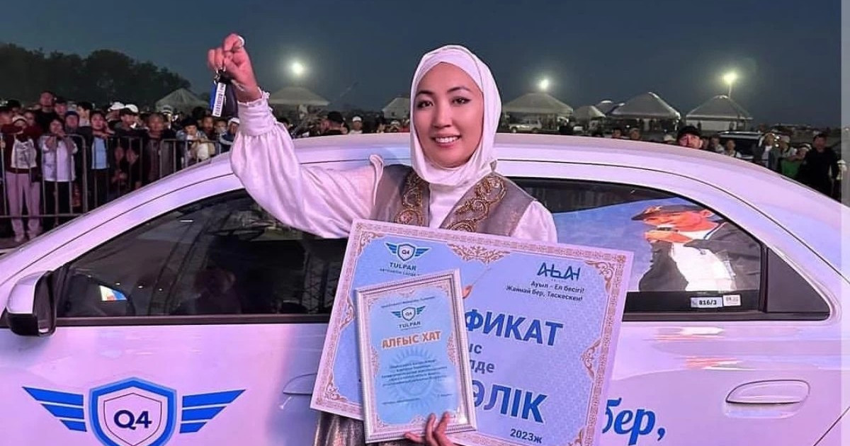 Айтыскер Сара Тоқтамысоваға Абай облысының әкімі көлік сыйлады